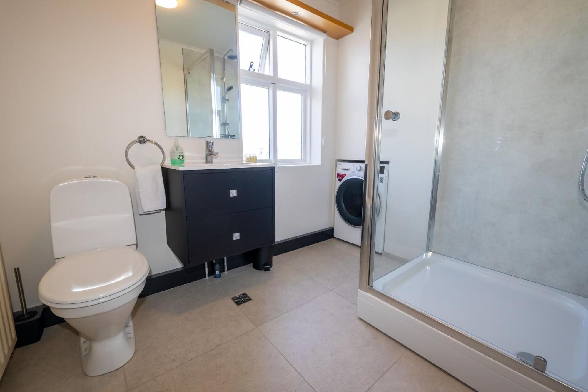 Steinaskjol Apartments Akureyri Bagian luar foto